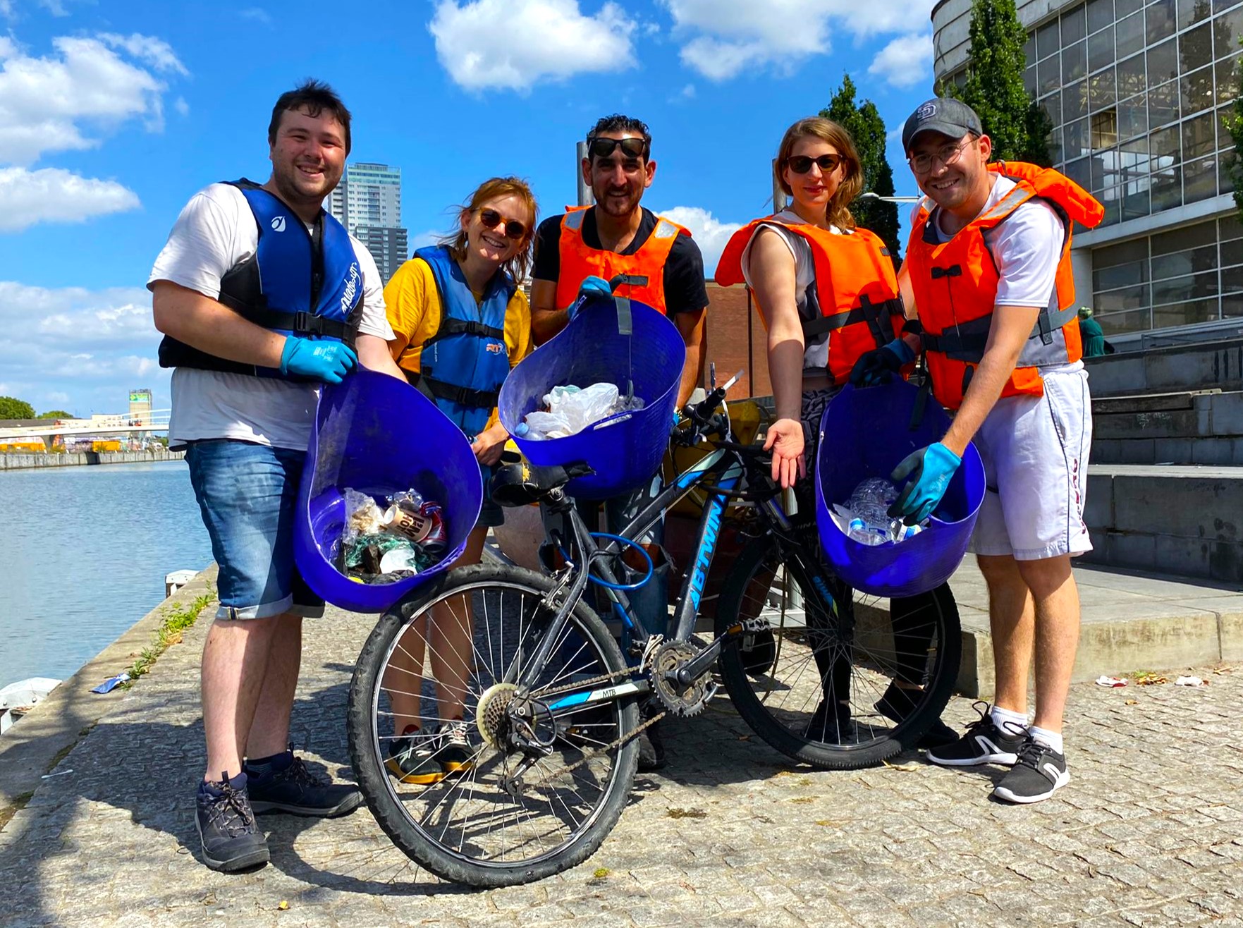 Lire la suite à propos de l’article Les premiers Minglers, Violette, un vélo flottant, Nathalie et Froukje