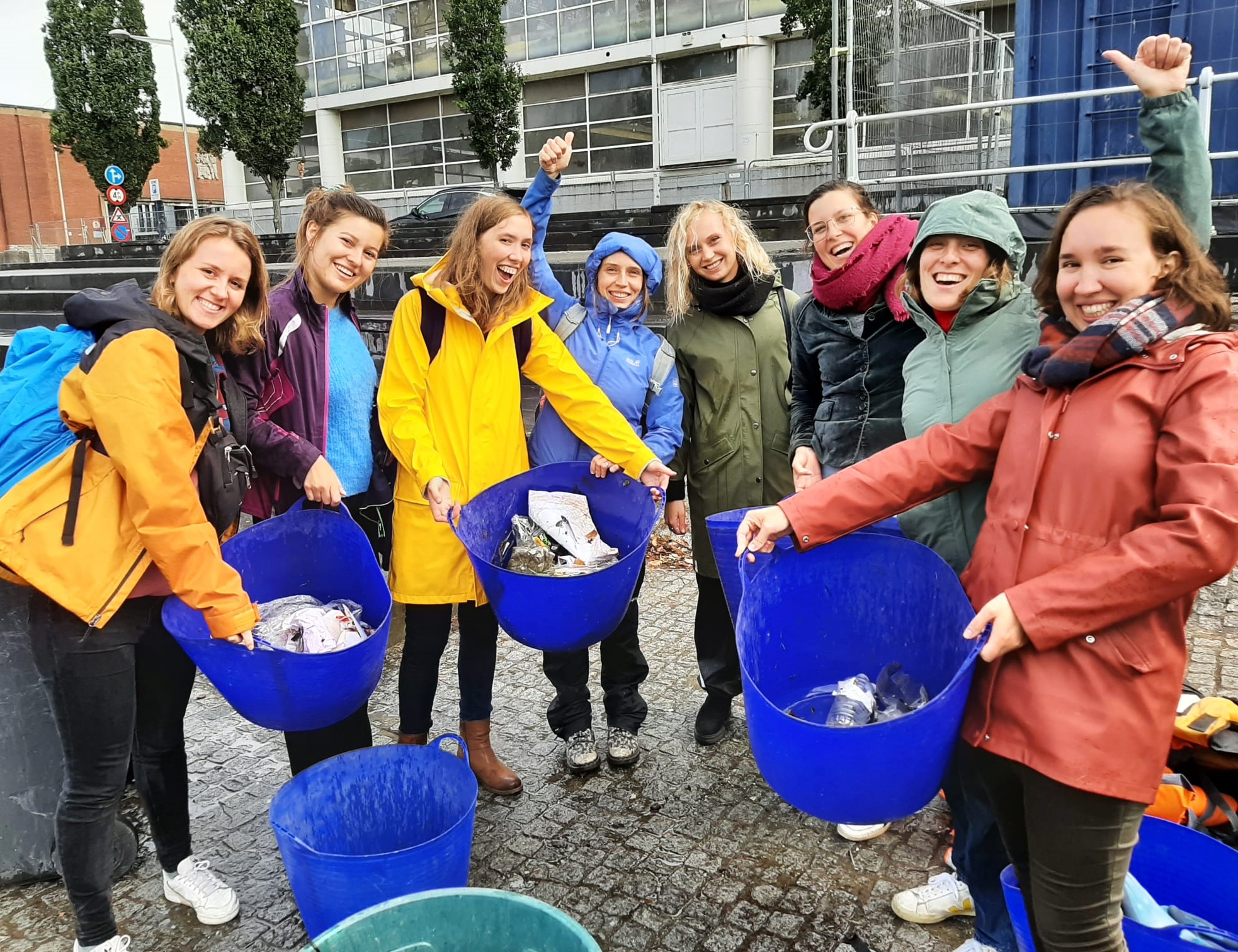 Lees meer over het artikel De Verenigde Naties organisatie UNRIC, een vrijgezellenuitstapje en Arcadis België op World Cleanup Day